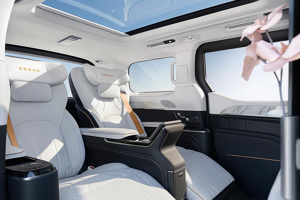 Zeekr 009 — Interior